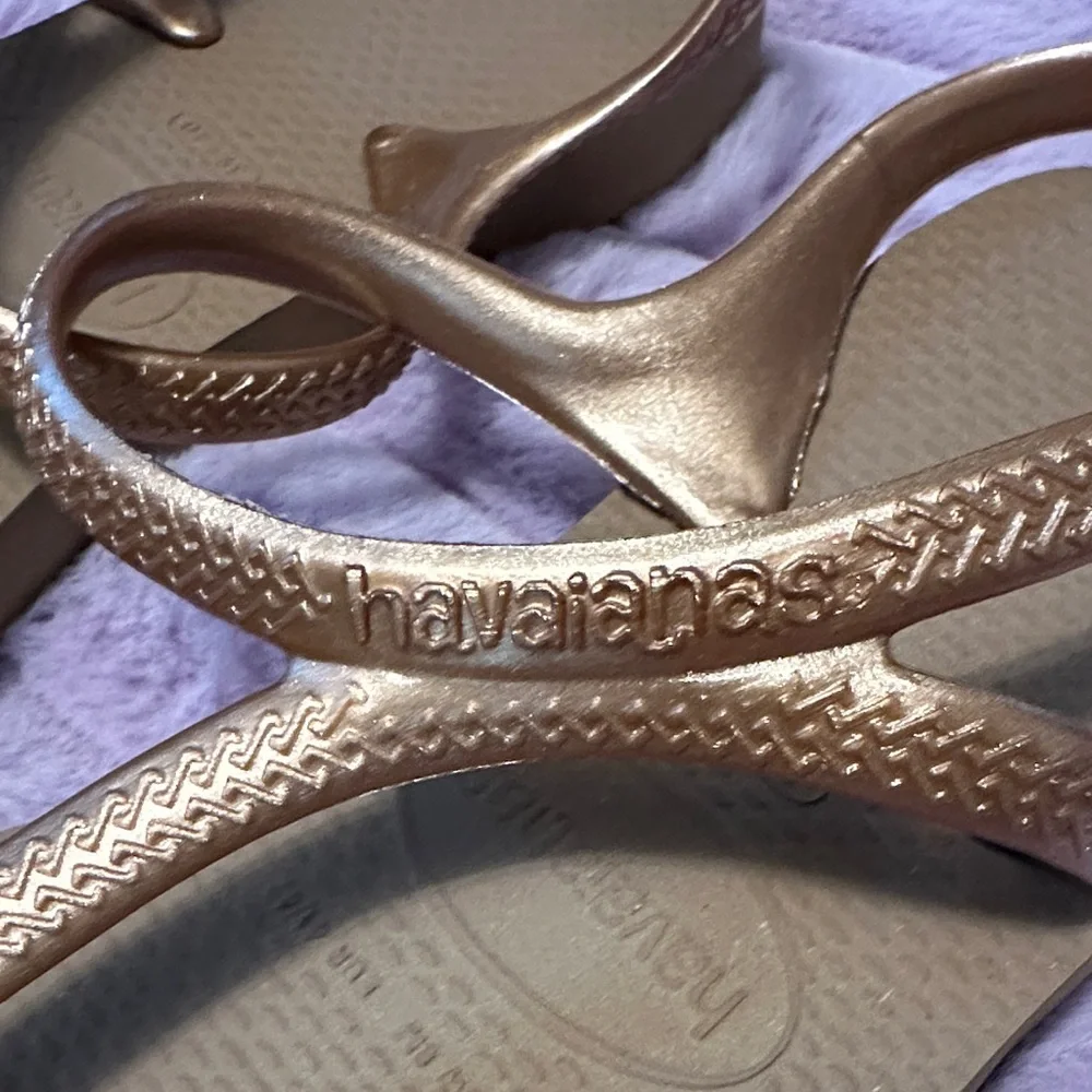 Havaianas Women's Gold Sandals - Picture 7 of 7